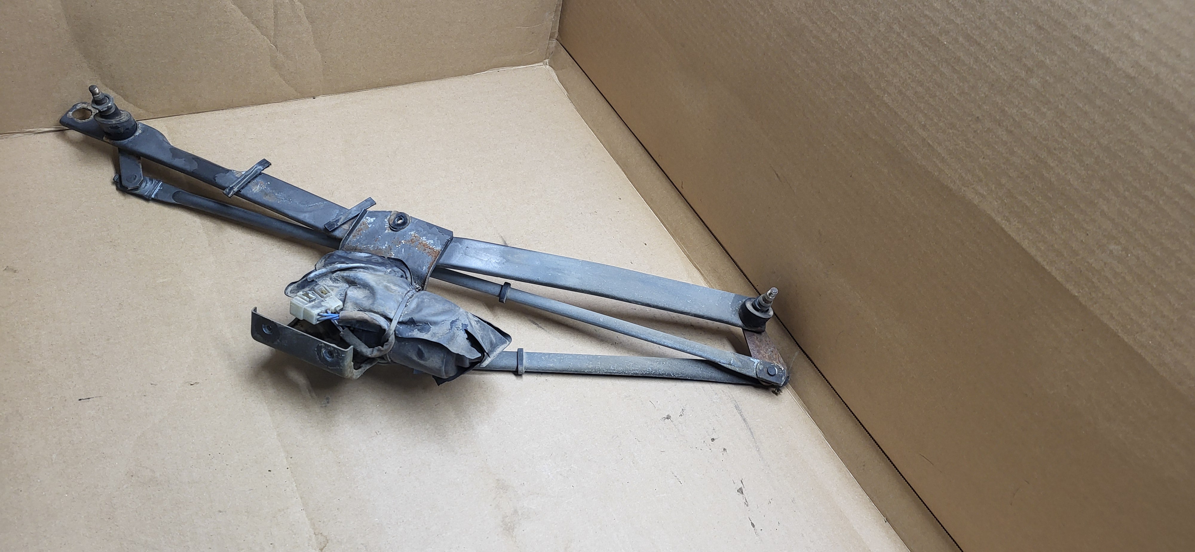 19811985 Mazda RX7 FB Windshield Wiper Linkage and motor assembly