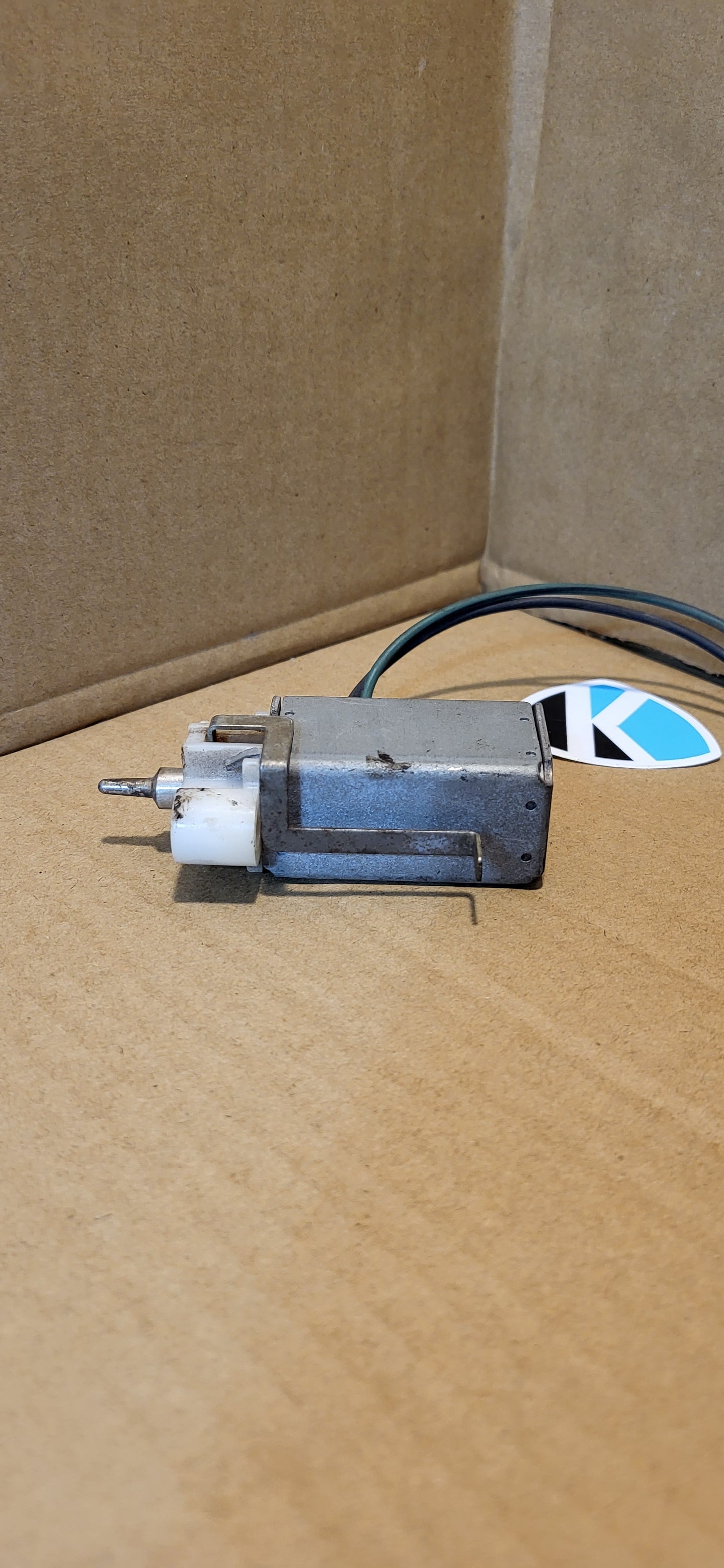 1984- 1985 Mazda FB Rx7 S3 Electronic Fuel Door Popper Actuator Mechanism