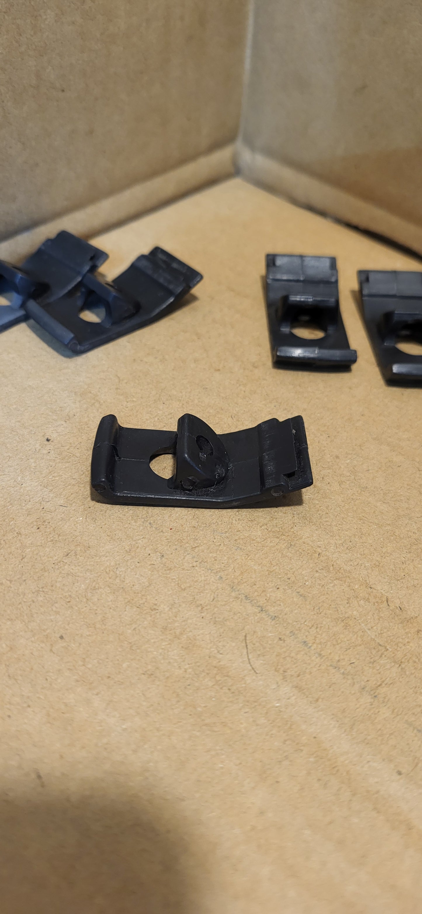 1979-1985 Mazda Rx7 SA FB Front Windshield Trim Clip (1243-50-609)