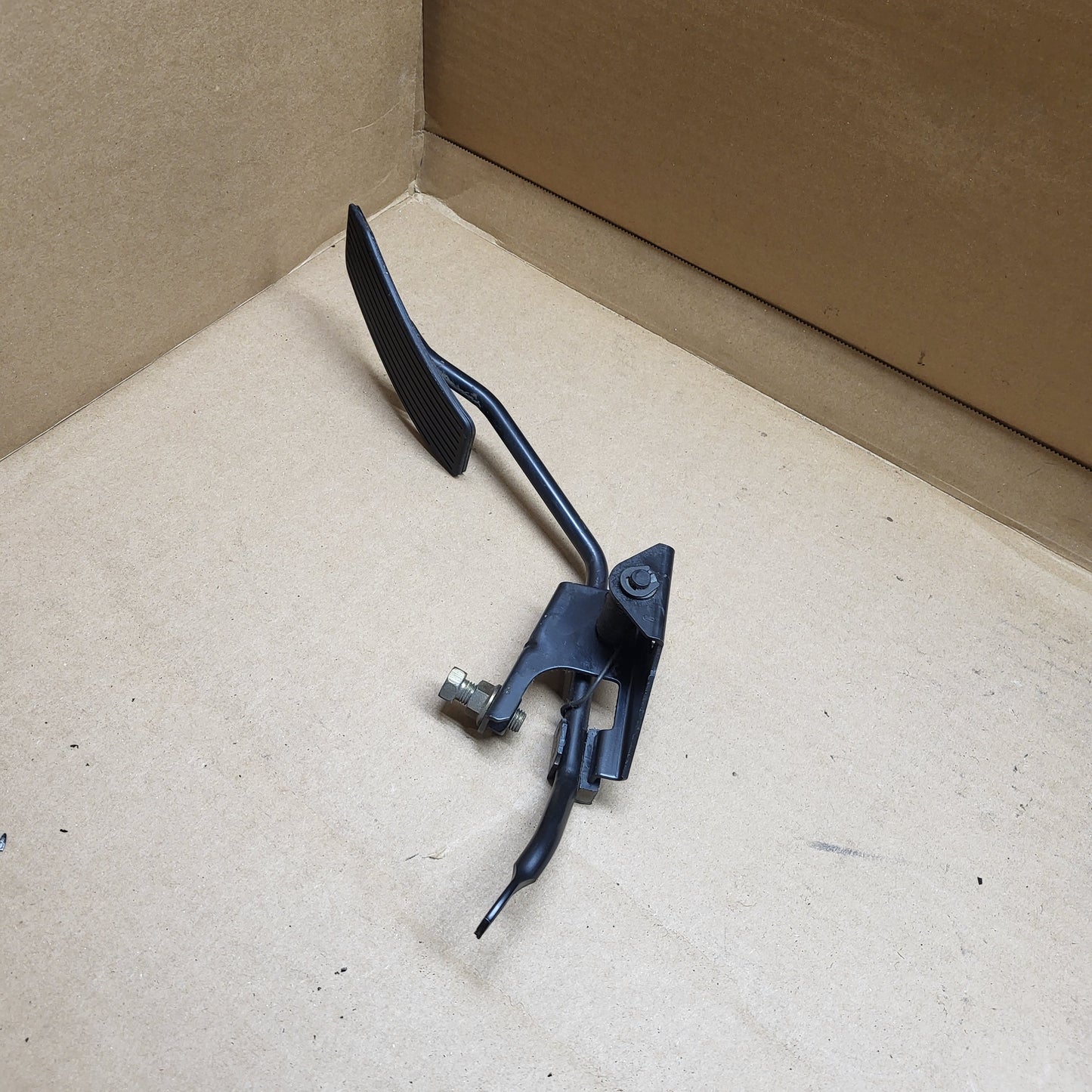 1981-1985 Mazda RX7 FB Gas Pedal assembly